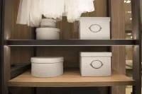 Glass door wardrobe - Shelf with boxes