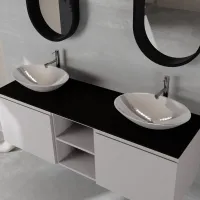 Möbel Breite 160 cm, Tiefe 51 cm, Front und Korpus in matt lackiert NCS S 3005 R20B, Griff B, top hpl nero seppia, Aufsatzbecken aus lackiertes Glas NCS S 3005 R20B. Ovaler Spiegel mit 2 mm schwarzem, mattem Metallrahmen und integrierter LED-Beleuchtung im oberen Bereich des Rahmens, elektrischer Anschluss an einen Wandschalter erforderlich; Rahmenstärke: 6,5 cm.