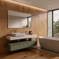 Il mobile bagno sospeso Linea Horizon, laccato opaco FB 47 green smoke, è un elemento di design raffinato per il tuo bagno. Questo modello, su misura, misura 150 cm in larghezza, 51 cm in profondità e 25 cm in altezza, ed è composto da due moduli di 90 e 60 cm. Il top in tecnoril bianco opaco, spesso 12 cm, è completato da un lavabo in appoggio MOOD60_2 in tecnoril (60x38 cm). Il mobile, posizionato a 90 cm da terra, è abbinato allo specchio RRX36 (130x75 cm) e offre un'estetica moderna e lineare, perfetta per un ambiente come quello mostrato, con pareti in legno e ampia finestra.