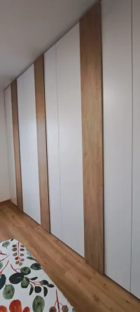 Armoire en niche - Padoue, Italie - RAL9003 laqué mat avec poignée K Rovere